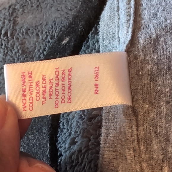 💵2/$10Bundle and Save💵 Prairie Mountain| Grey T-shirt With Blue Bear Print - Picture 8 of 8